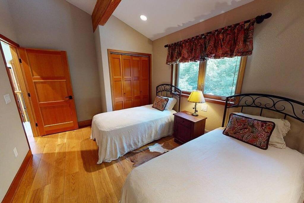 --Mountain Chalet Getaway With Breathtaking View Next To Tail Of Dragon-- Robbinsville Exterior photo