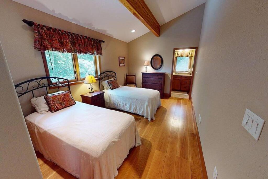 --Mountain Chalet Getaway With Breathtaking View Next To Tail Of Dragon-- Robbinsville Exterior photo