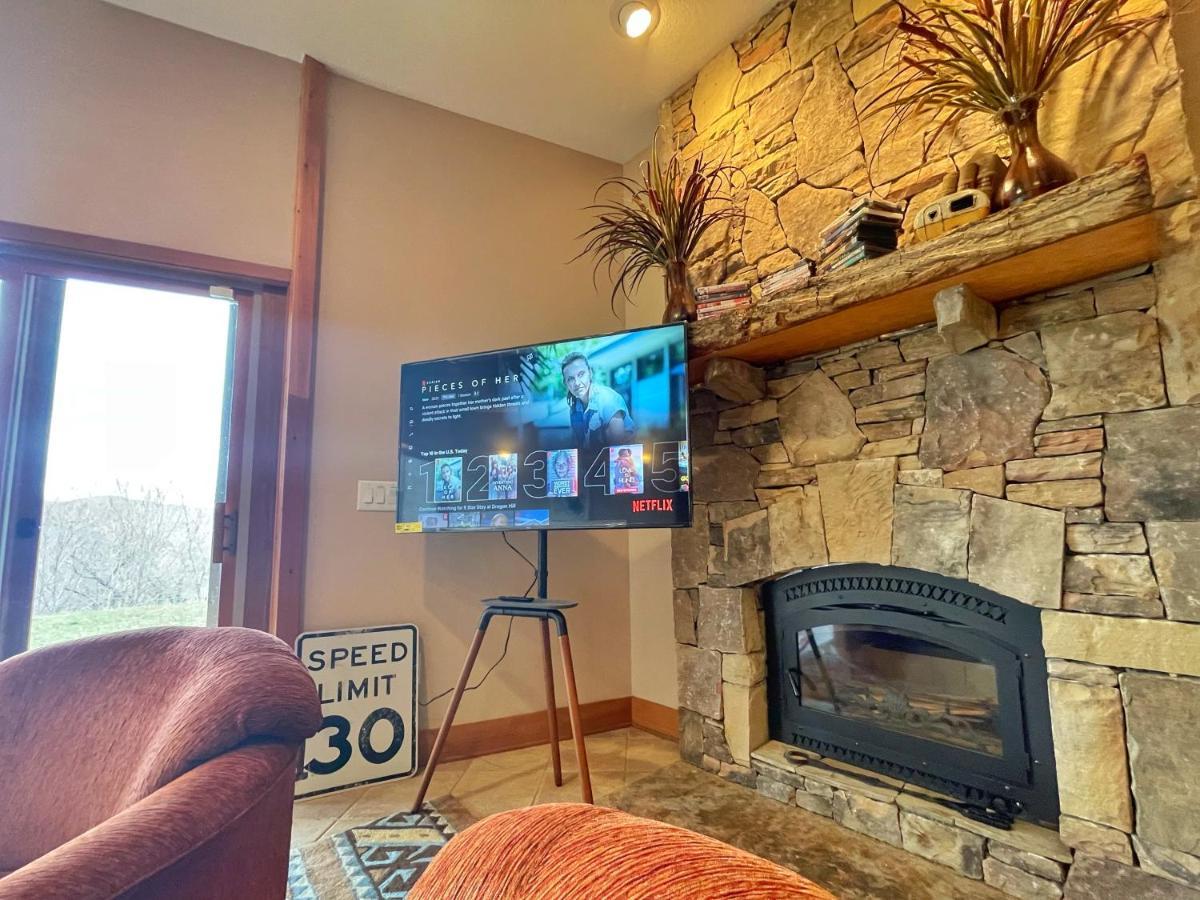 --Mountain Chalet Getaway With Breathtaking View Next To Tail Of Dragon-- Robbinsville Exterior photo